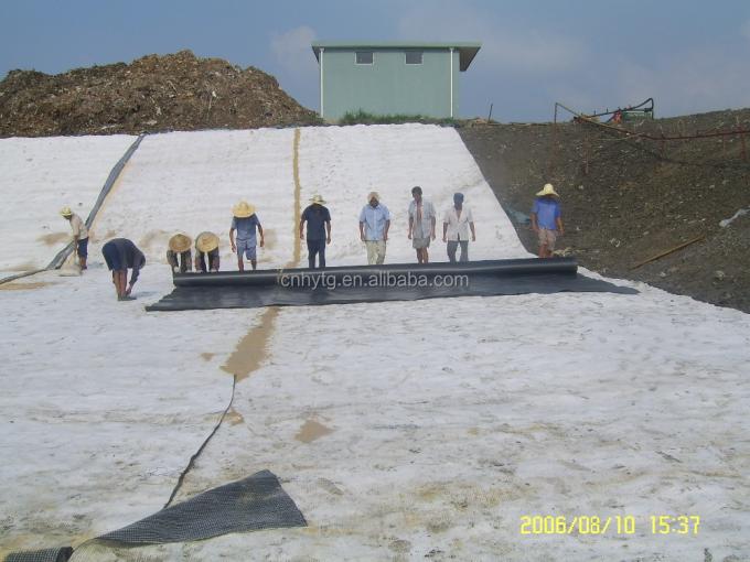 GCL15mm 180g No tejido 11000g Granula de bentonita 125g Tejido de tela de arcilla geosintética para impermeabilización 4