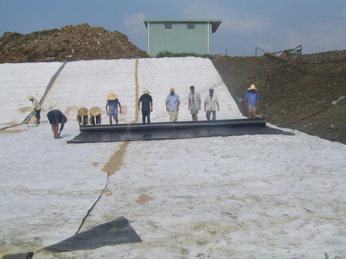 3500g-8500g/m2 Bentonito Hydrain Mat manta a prueba de agua para revestimientos de arcilla geosintética 10